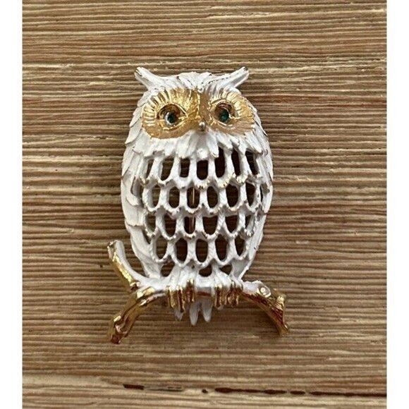 VTG Napier Enameled Wire Mesh White Owl On Branch Pin/Brooch w/ Rhinestone Eyes - Picture 1 of 5